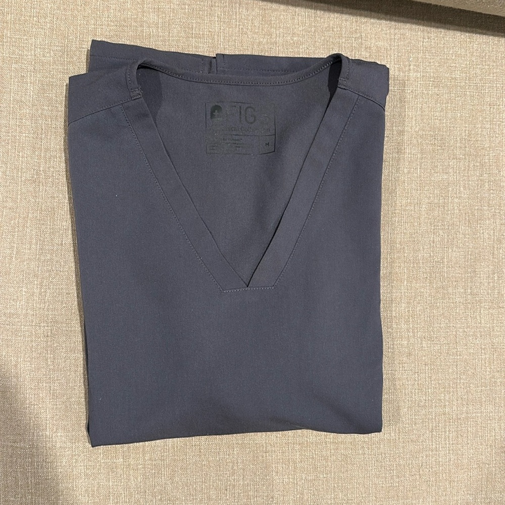 Figs - CHARCOAL Scrub Set
